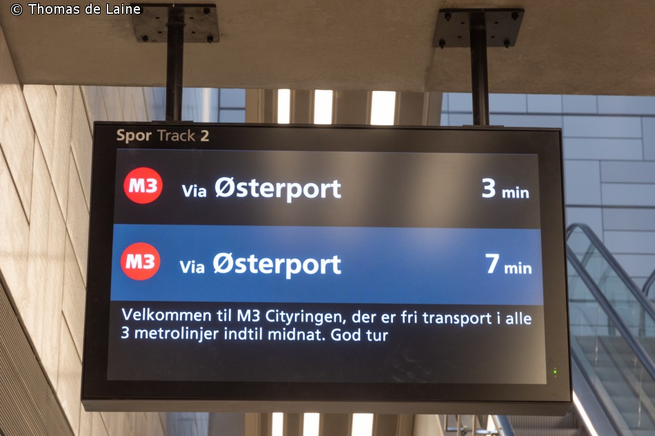 Visning af næste tog via Østerport på Poul Henningsens Plads station